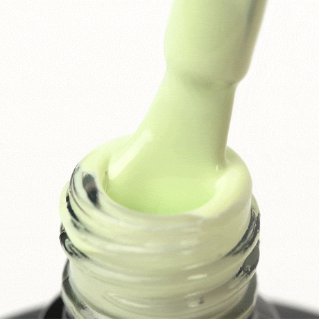 OCHO NAILS Hybrid nail polish in pastel P05 color, 5g bottle with smooth, glossy finish and pastel hue.