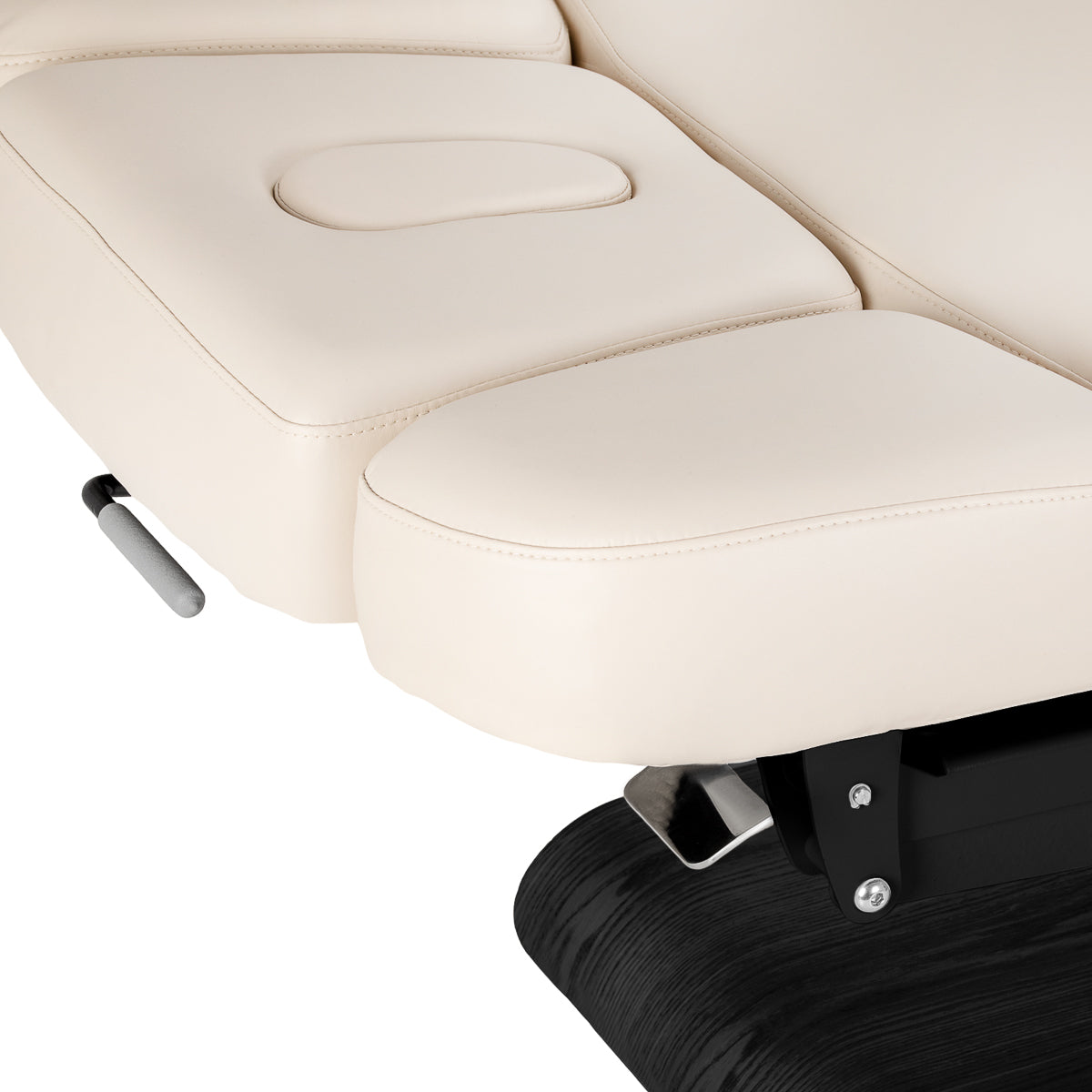 Cream-colored SPA lounger Sillon Relax with black base, ideal for beauty salon furniture, featuring a comfortable, stylish design.