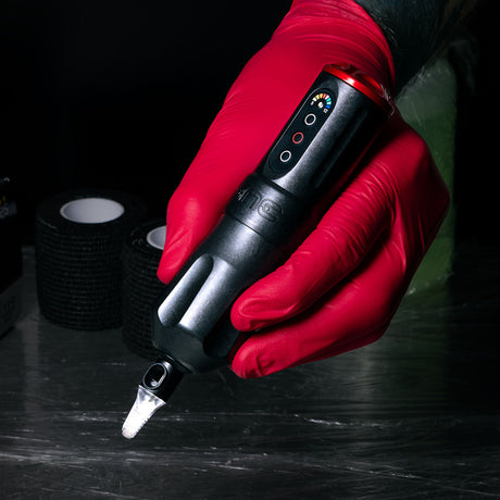 FK Irons ONE Charcoal/Ruby wireless tattoo machine and battery